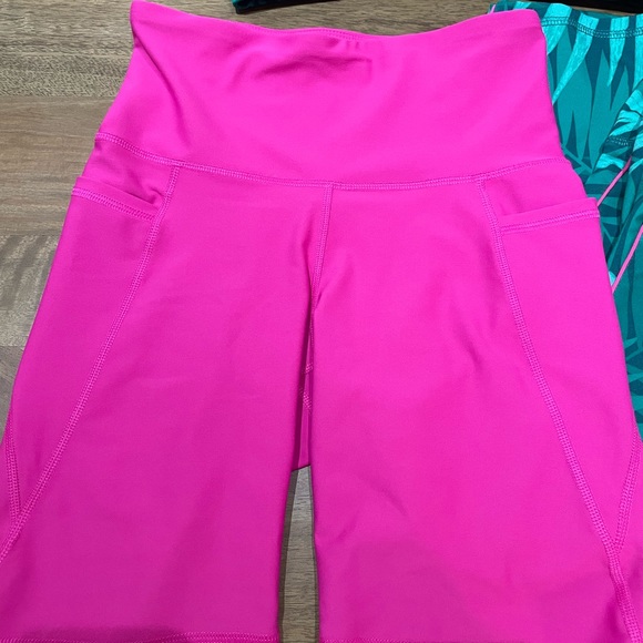 OLD NAVY Workout Bundle 💪🏼💓🌴 - Picture 6 of 12